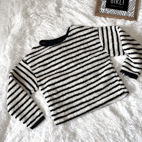 Chelsea & Violet sweater girls size small fleece cream black sweatshirt top - Picture 3 of 5